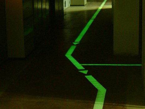 Fluchtwegmarkierung als Nachleuchtfarbsystem1
